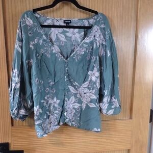Torrid 1X Green Floral Button-Down Blouse, Long Sleeve,  V- Neck